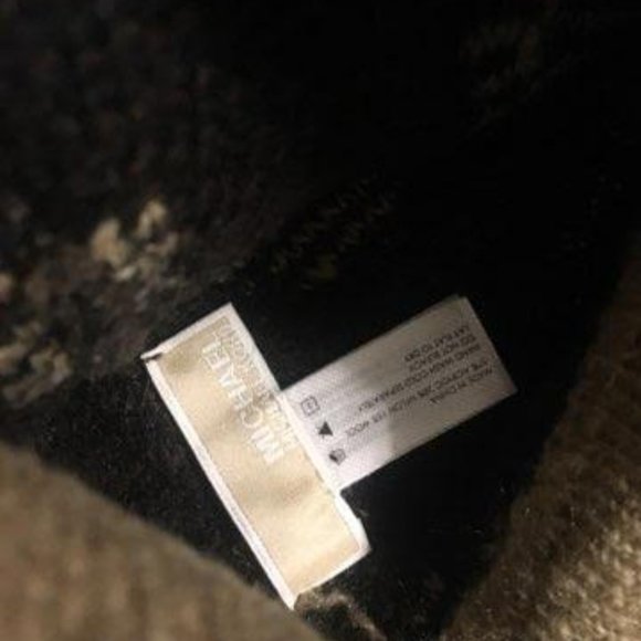 Michael Kors Hat & Scarf set - Picture 3 of 3